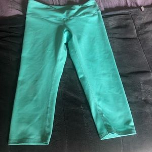 Ali Yoga Airbush Capri barely used